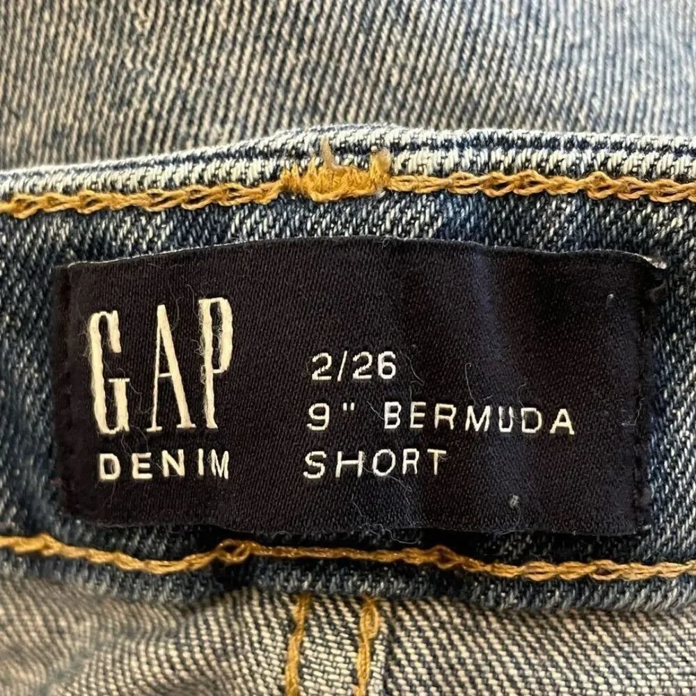 Gap denim 9” Bermuda shorts size 2 distressed jean denim ripped